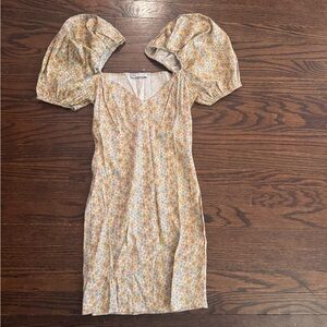 Zara super cute floral dress with puff sleeves, Size M, new, runs small